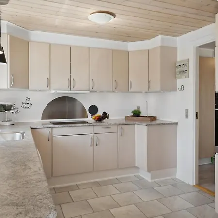 Anella - 200m From The Sea By Interhome